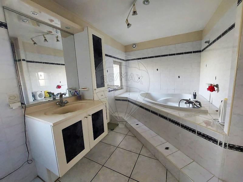 Maison - 250 m² - 7 pièces