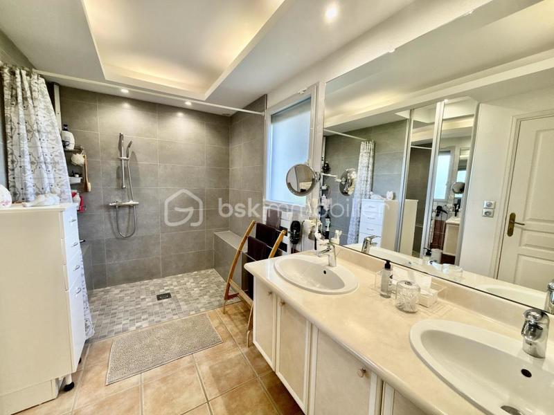 Maison - 206 m² - 6 pièces