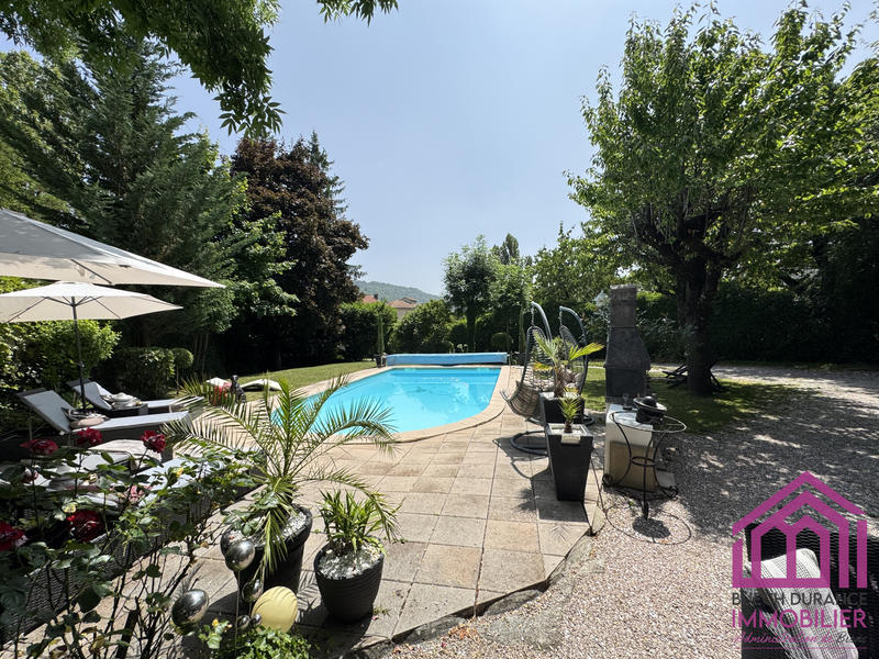 Villa - 233 m² - 6 pièces