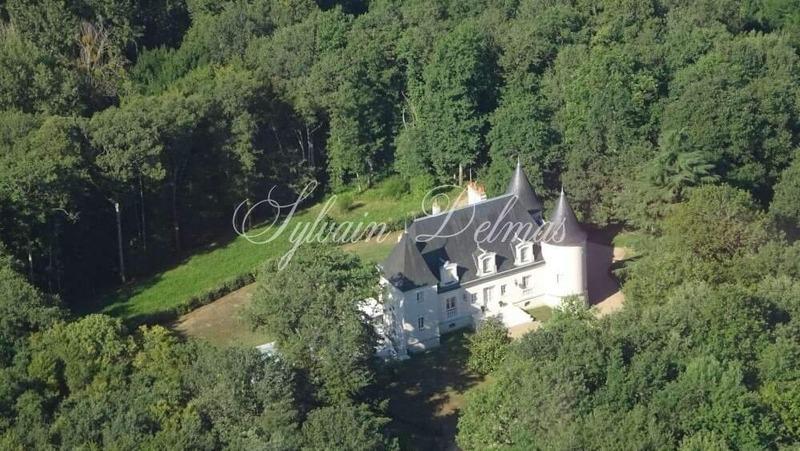 Maison - 680 m² - 16 pièces