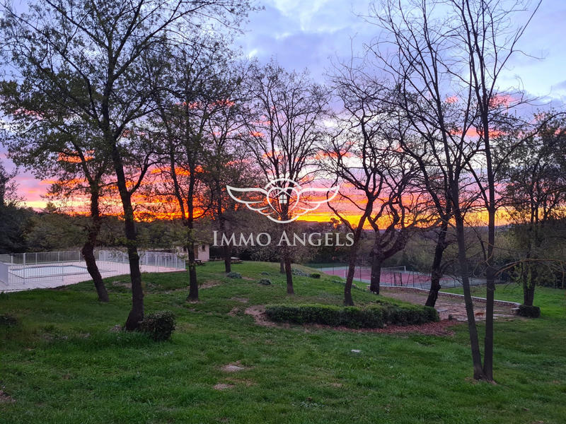 Bastide - 729 m² - 25 pièces