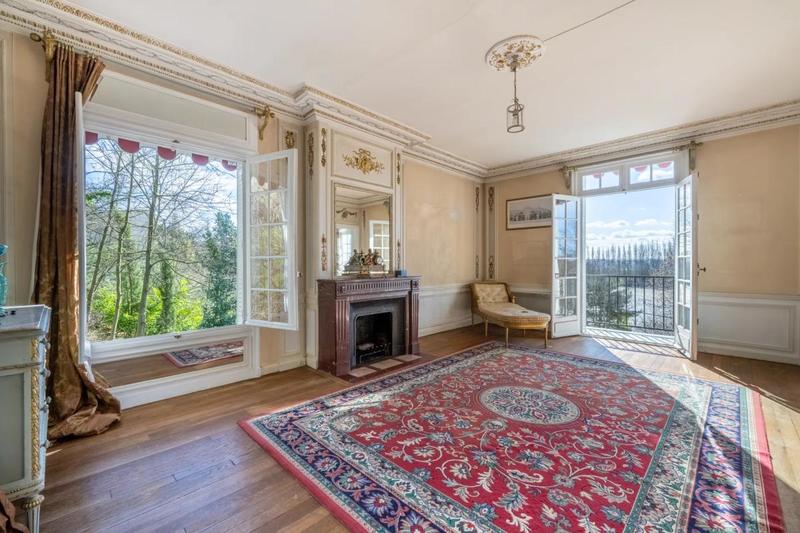 Maison - 250 m² - 9 pièces