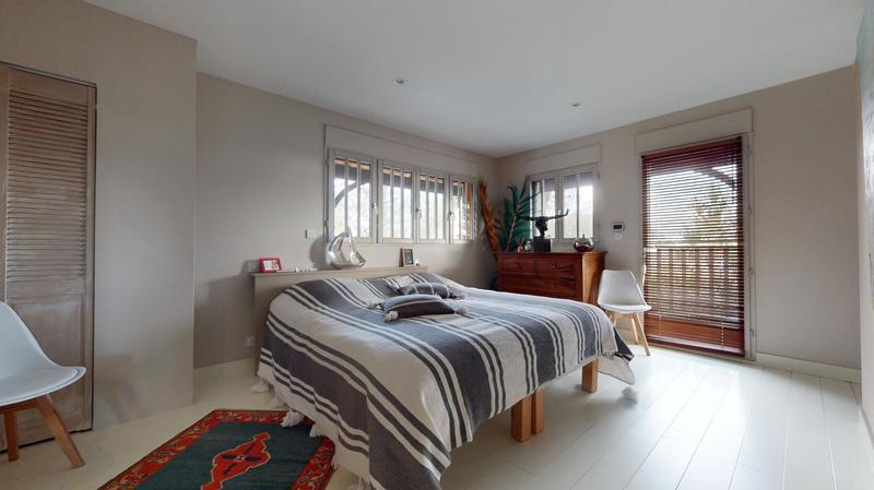 Maison - 330 m² - 7 pièces