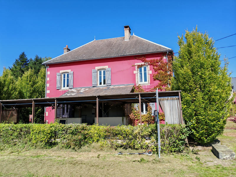 Maison - 250 m² - 8 pièces