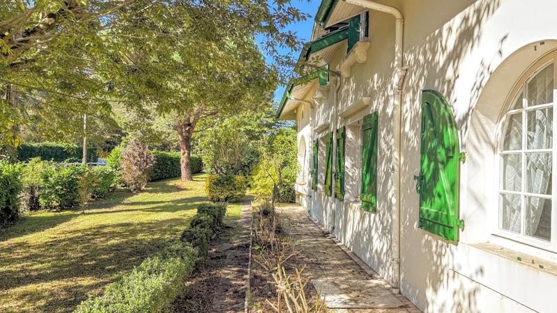 Propriété - 500 m² - 22 pièces