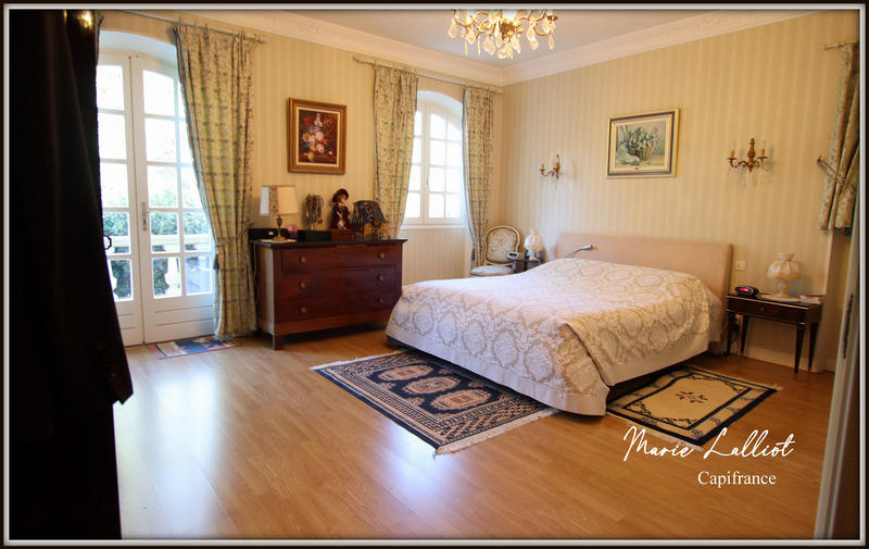 Maison - 343 m² - 12 pièces