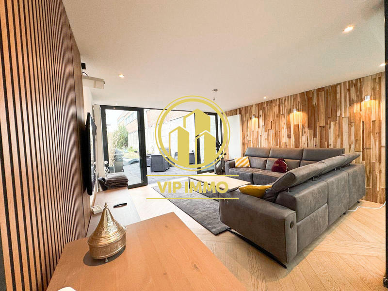 Maison - 170 m² - 8 pièces