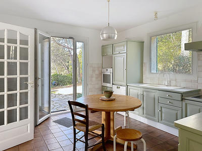 Maison - 250 m² - 10 pièces