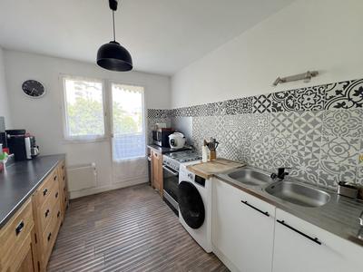 Appartement - 80 m² - 4 pièces