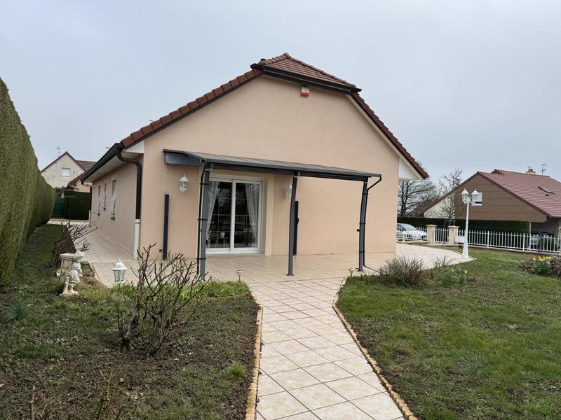 Maison traditionnelle - 98 m² - 5 pièces