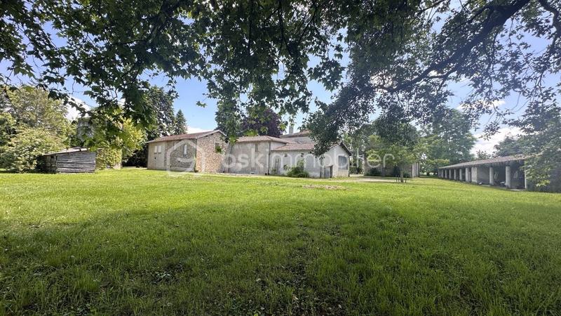 Corps de ferme - 240 m² - 8 pièces