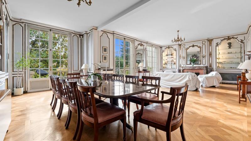 Maison - 330 m² - 9 pièces