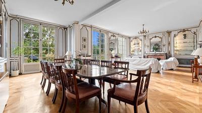 Maison - 330 m² - 9 pièces