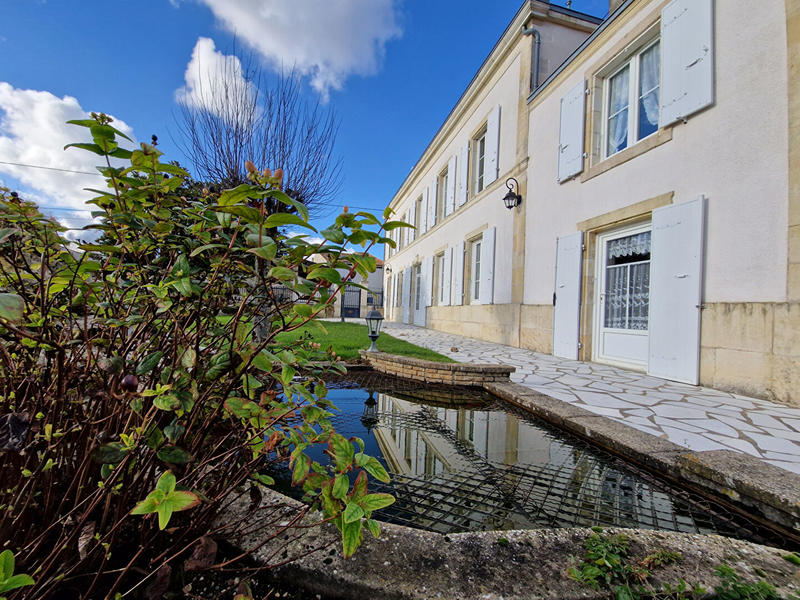 Maison - 213 m² - 8 pièces