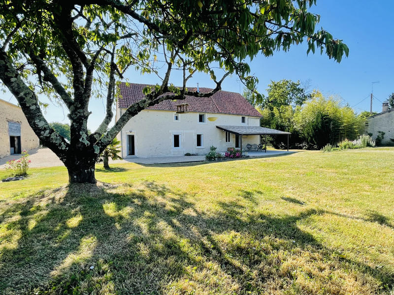 Maison - 221 m² - 7 pièces