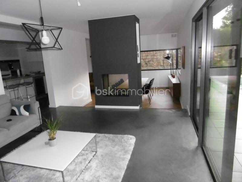 Maison - 205 m² - 6 pièces