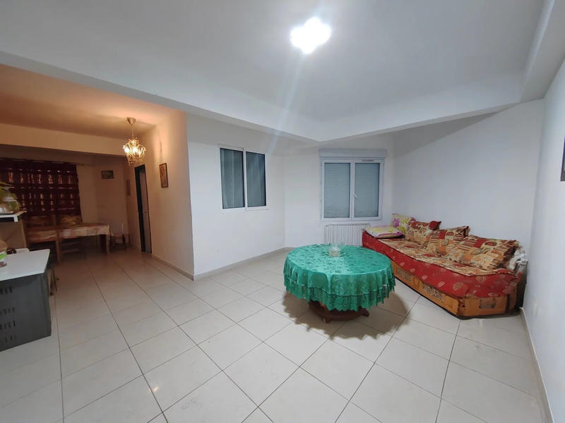 Maison - 300 m² - 16 pièces