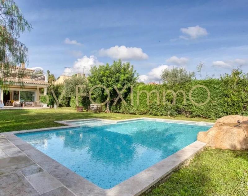 Maison - 240 m² - 6 pièces