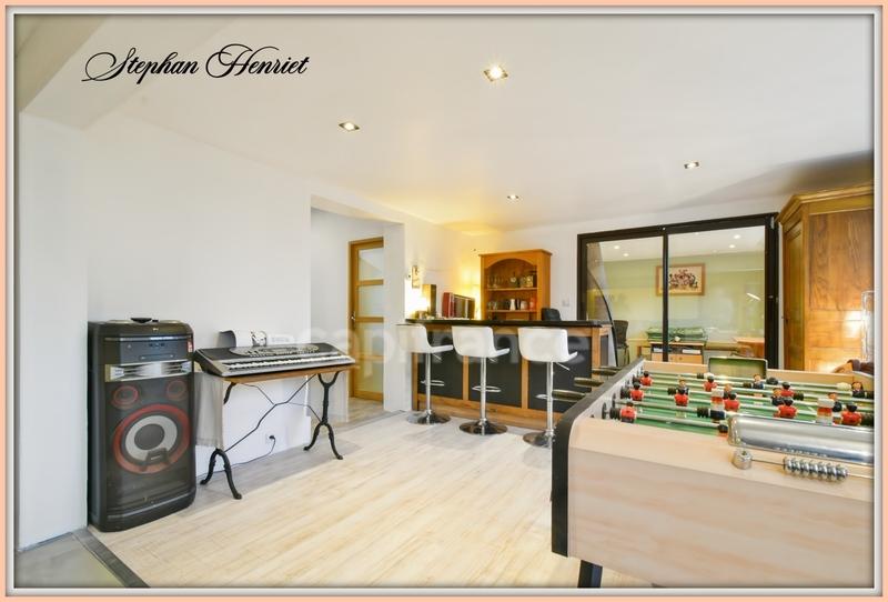 Maison - 262 m² - 12 pièces