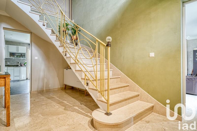 Maison - 300 m² - 9 pièces