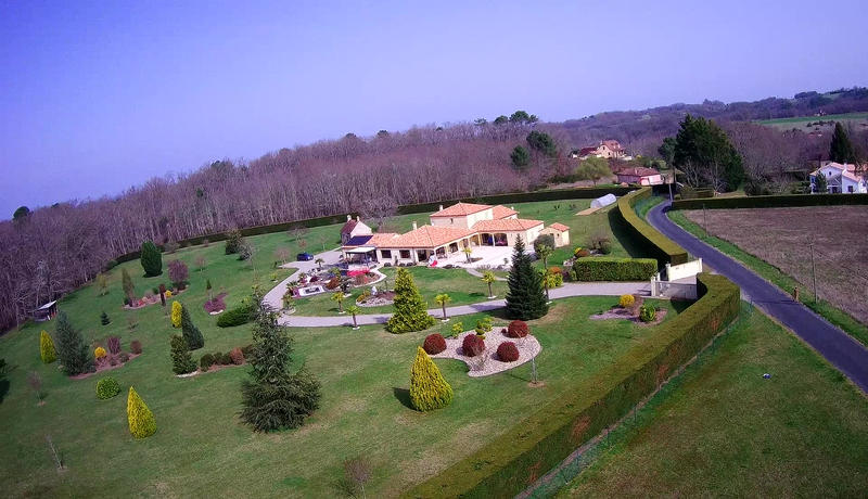 Maison - 435 m² - 14 pièces