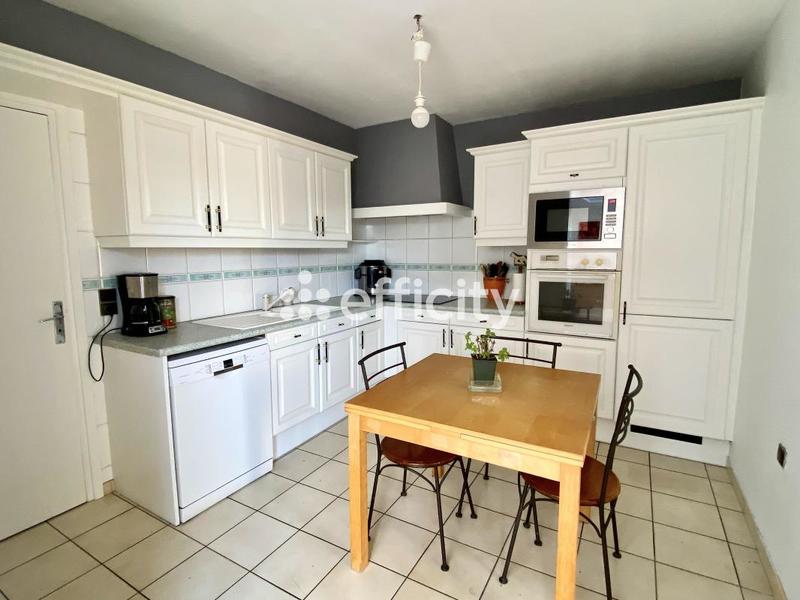 Maison - 210 m² - 11 pièces