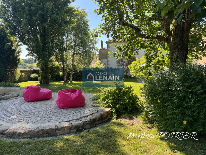 Maison - 241 m² - 9 pièces