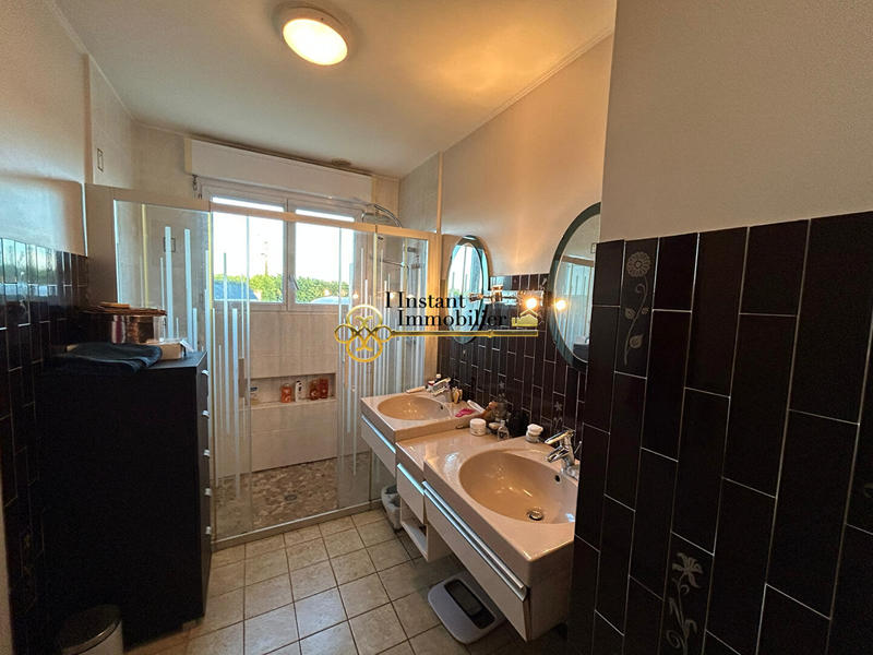 Maison - 193 m² - 9 pièces