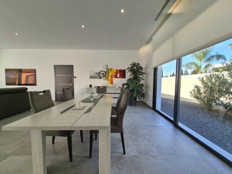 Maison - 232 m² - 6 pièces