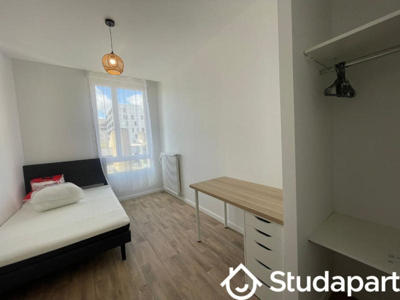 Chambre - 13 m² - 1 pièce