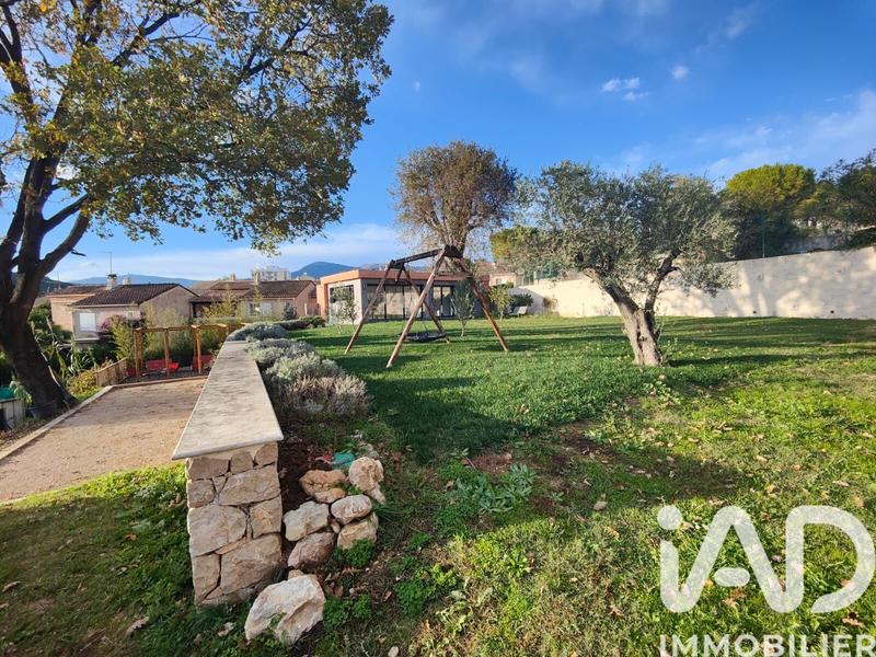 Maison - 285 m² - 5 pièces