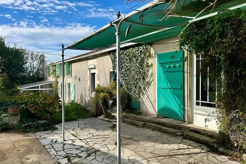 Maison - 229 m² - 9 pièces