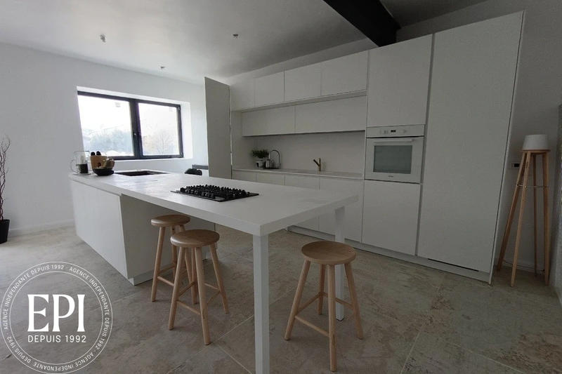 Propriété - 450 m² - 10 pièces