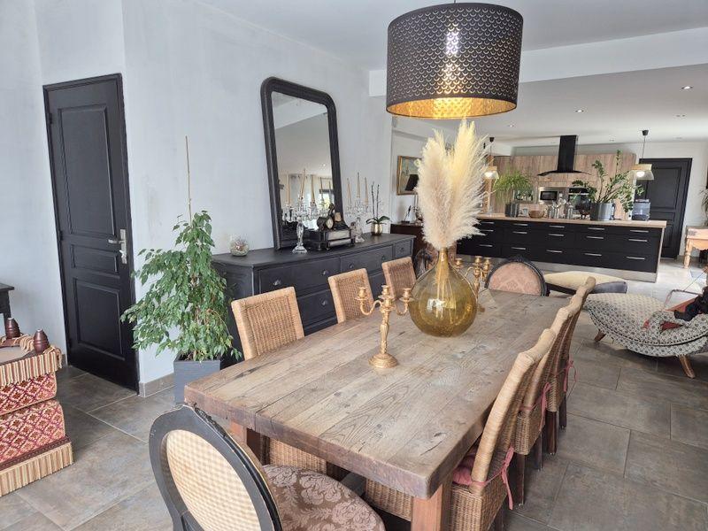 Maison - 220 m² - 3 pièces