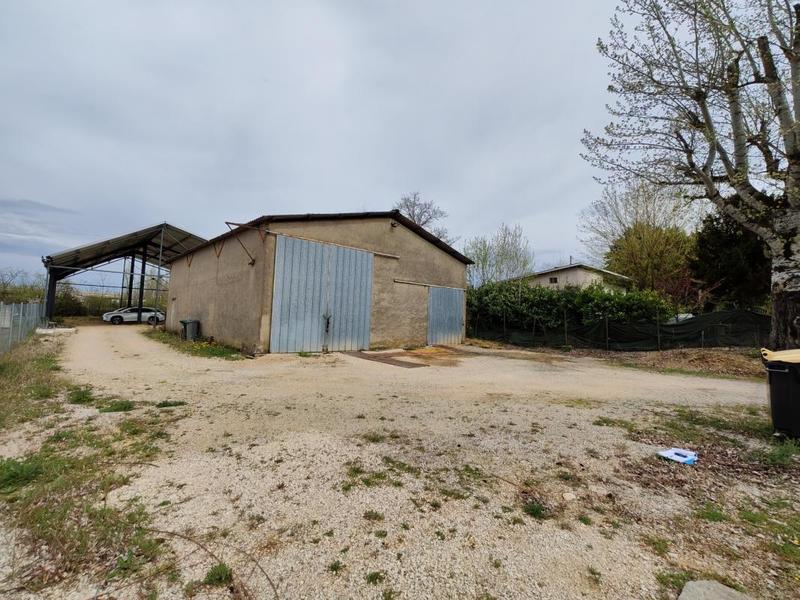 Hangar - 150 m² - 1 pièce