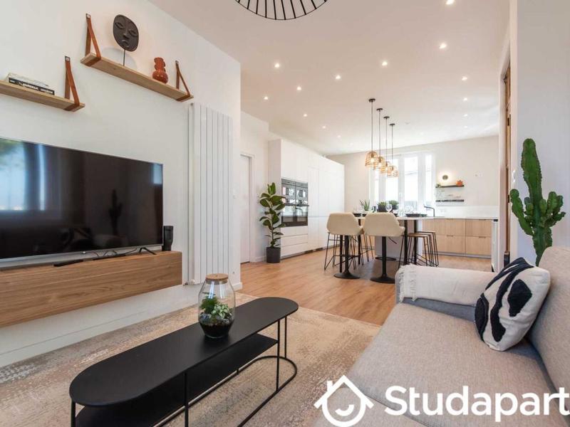 Appartement - 240 m² - 1 pièce