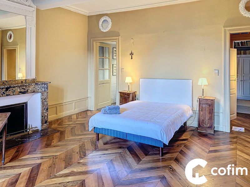 Maison - 272 m² - 10 pièces