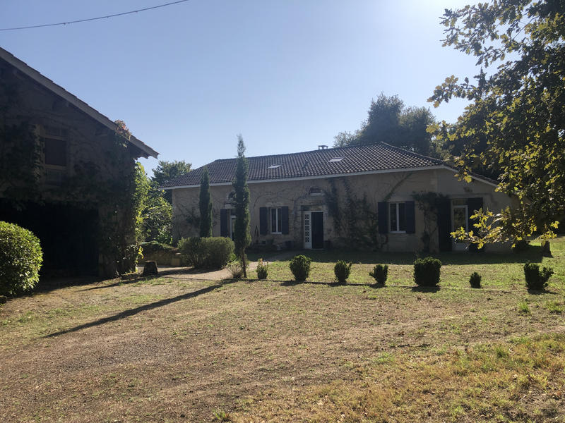 Propriété - 280 m² - 6 pièces