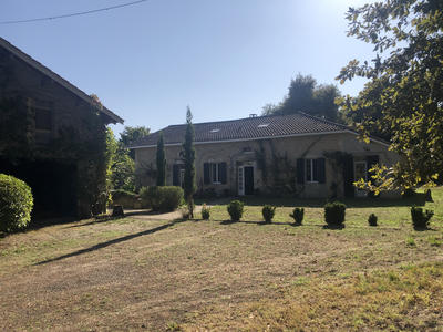 Propriété - 280 m² - 6 pièces