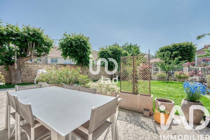 Maison - 213 m² - 8 pièces