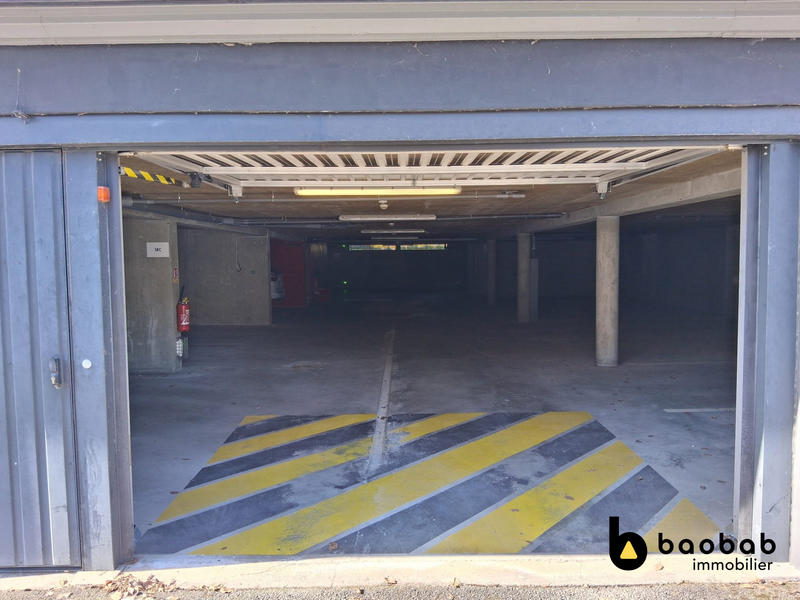 Parking / Garage - 10 m²