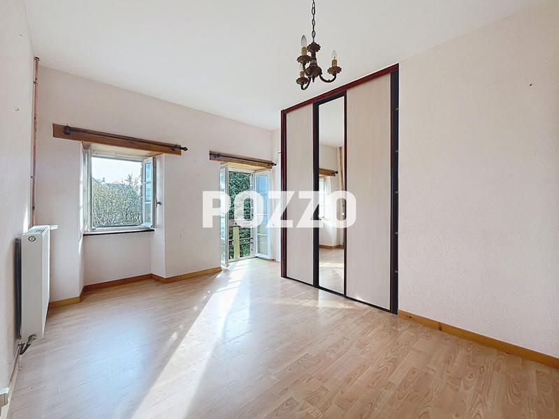 Maison - 200 m² - 7 pièces