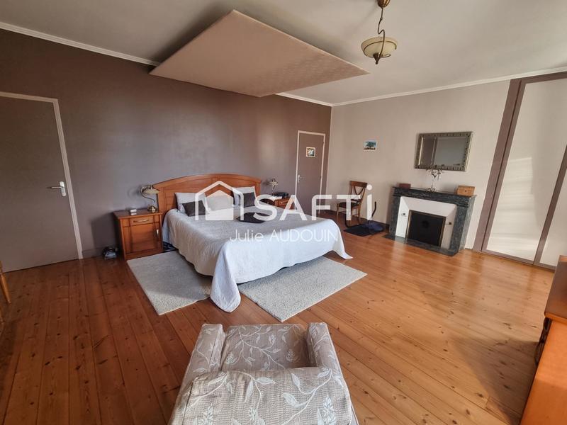 Maison - 250 m² - 8 pièces