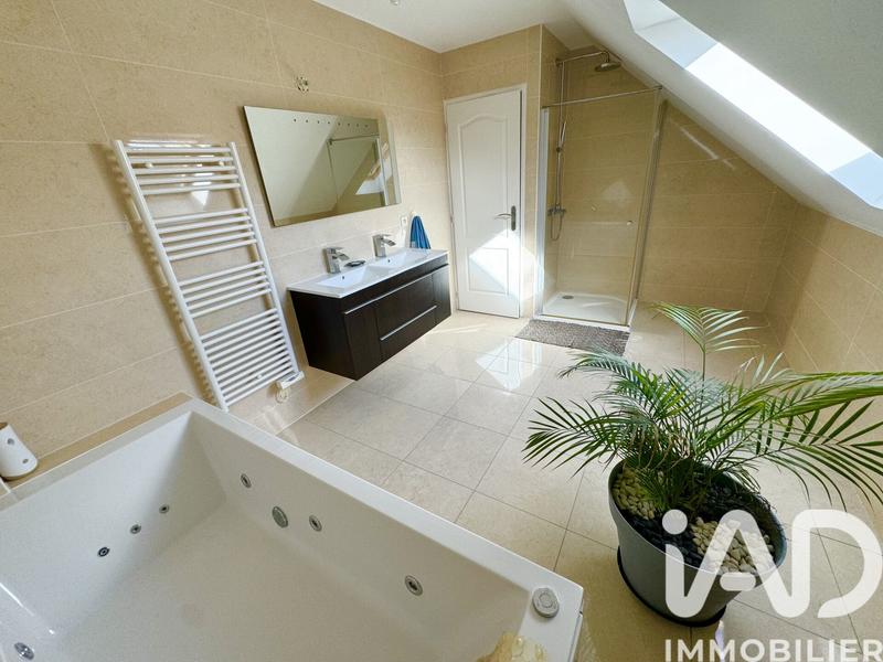 Maison - 180 m² - 7 pièces