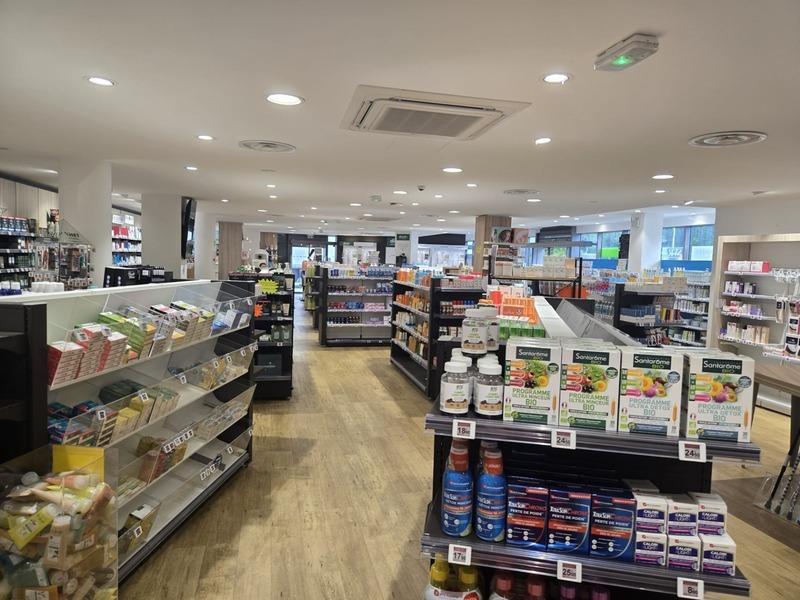 Local commercial - 600 m² - 15 pièces