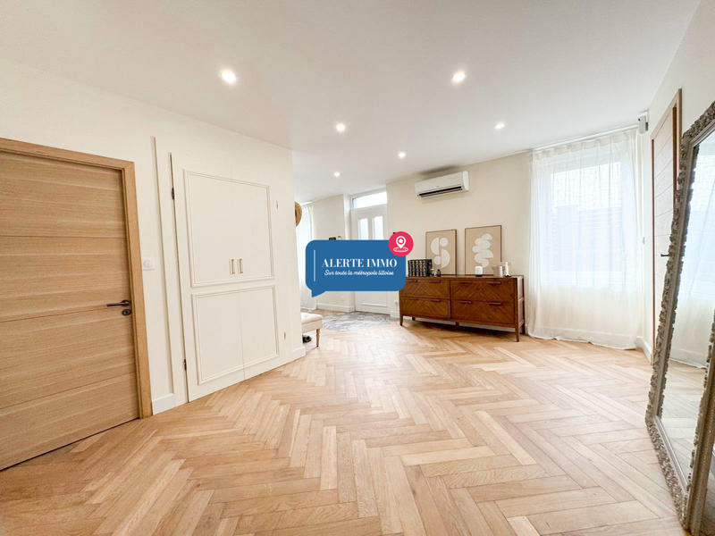 Maison - 316 m² - 10 pièces