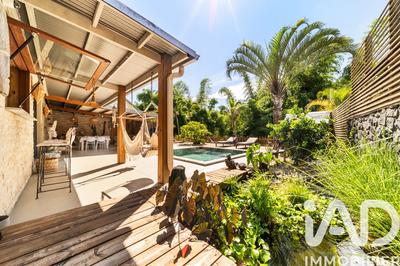 Maison - 255 m² - 8 pièces