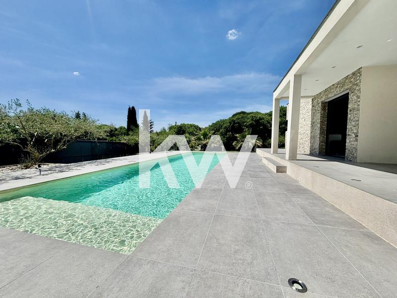 Maison - 230 m² - 8 pièces