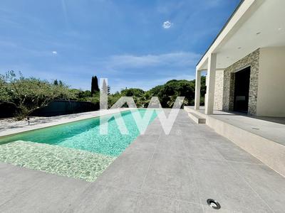 Maison - 230 m² - 8 pièces