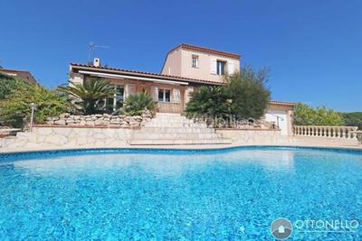 Maison traditionnelle - 99 m² - 4 pièces